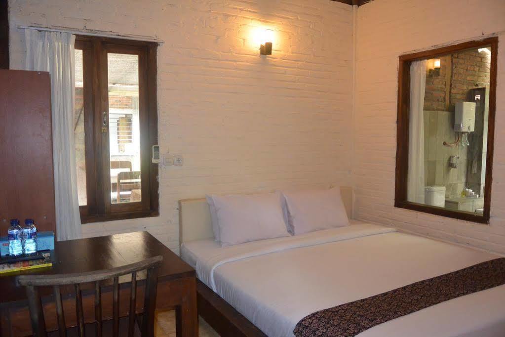 Cempaka Borobudur Guest House Magelang Exterior photo