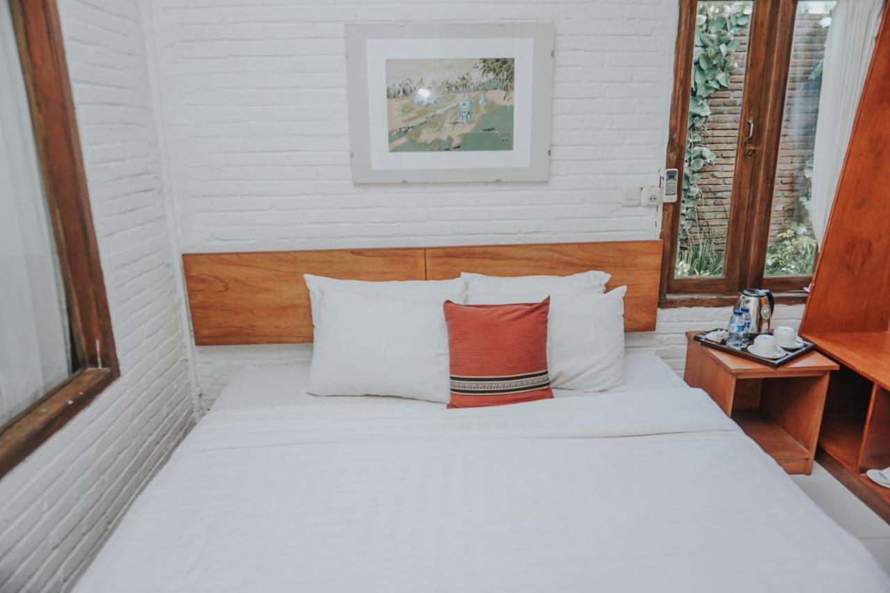 Cempaka Borobudur Guest House Magelang Exterior photo