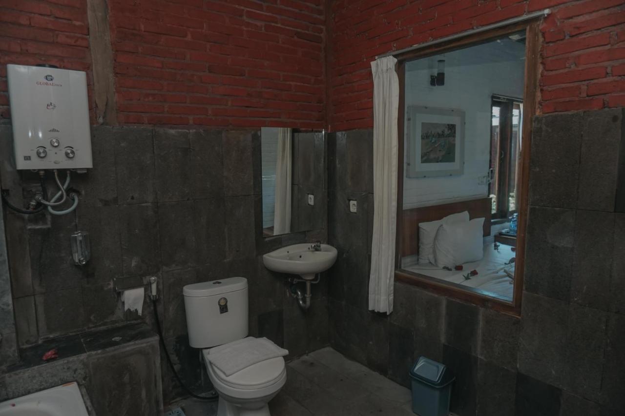 Cempaka Borobudur Guest House Magelang Exterior photo